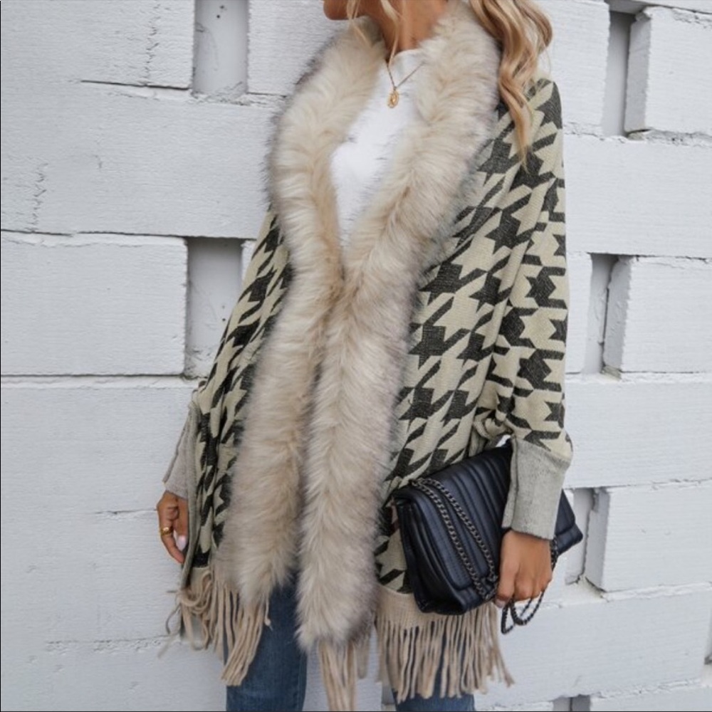 Houndstooth vegan fur tassel cardigan poncho shawl wrap - Picture 6 of 7